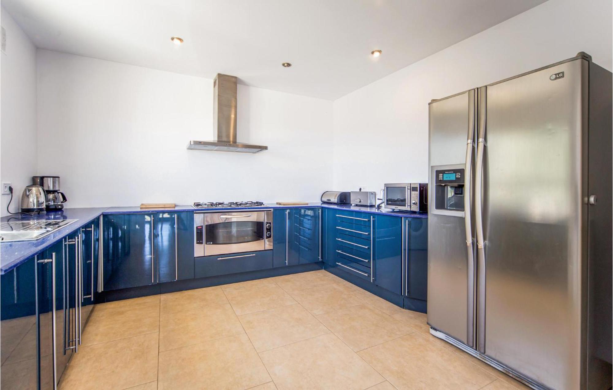 Amazing Home In Ador With Kitchenette Exterior photo